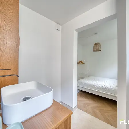 Elegant 2-bedroom With 2 Bathrooms Rue Des Vignoles